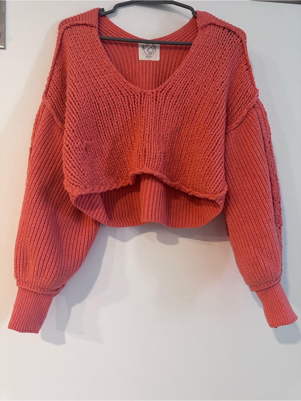 Free People We The Free Cropped V-Neck Sweater in Coral Pink Size XS